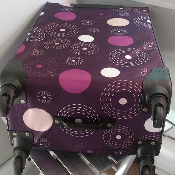 25 Checked Medium Spinner, Expandable, Lightweight Bag. - Picture 4 of 6